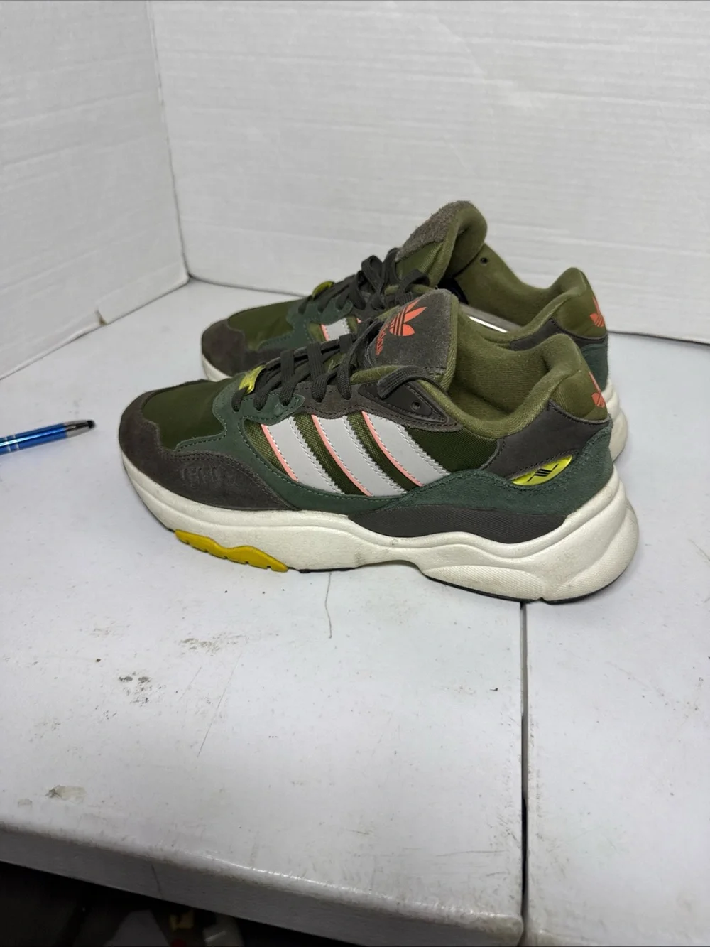 Adidas Torsión Men’s Olive Green Suede & Mesh Sneakers with Pink Stripes
